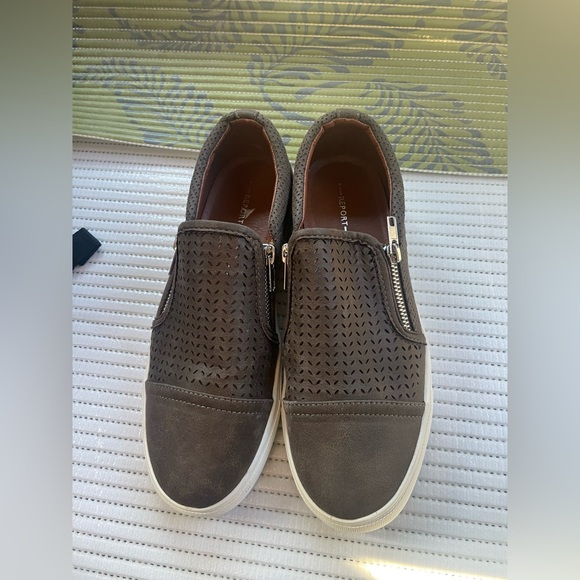 Report Alexa Slip on Sneaker size 8.5 - Picture 1 of 7
